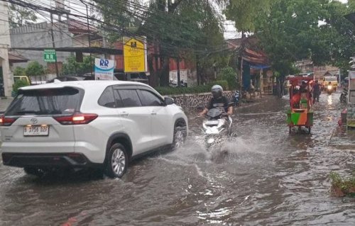 diguyur-hujan-2-ruas-jalan-di-jakarta-selatan-tergenang