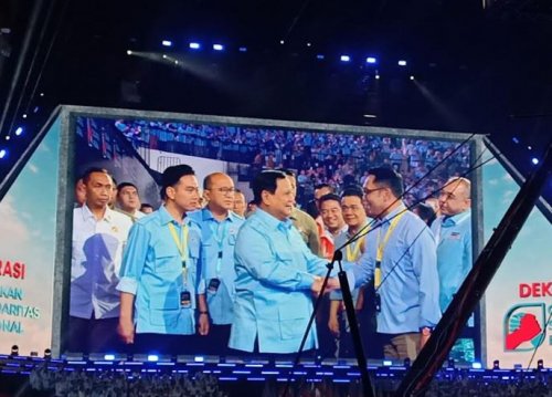 momen-prabowo-dan-ridwan-kamil-bersalaman-saat-deklarasi-gsn