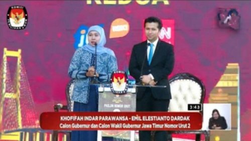 Khofifah-Emil Unjuk Prestasi saat Paparkan Visi-Misi di Debat Pilgub Jatim