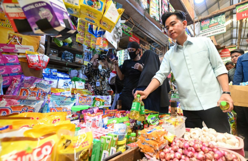 Wapres Gibran Tinjau Pasar Tradisional Kahayan hingga Program Makan Bergizi di Palangka Raya