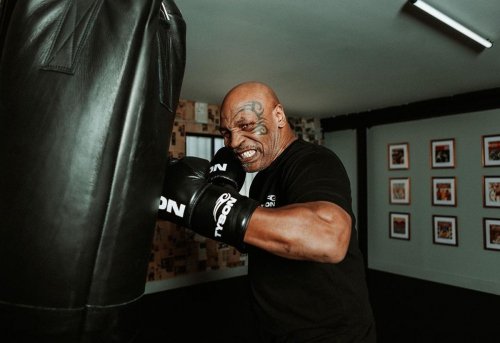 Kenapa Mike Tyson Gigit Kuping Petinju Evander Holyfield?