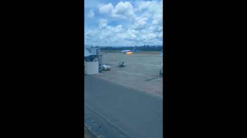 Detik-Detik Mesin Pesawat Trigana Air Mengeluarkan Api, Penumpang Paksa Pramugari Buka Pintu Darurat