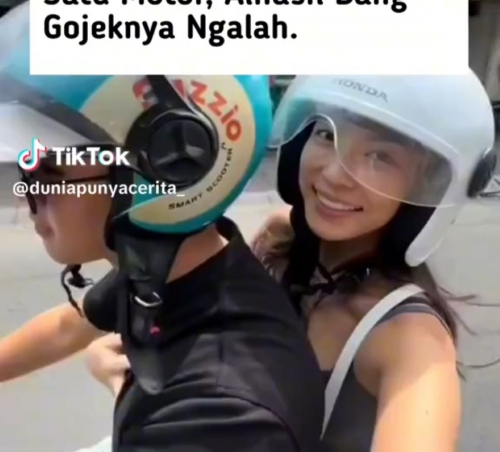 Pasangan Ini Pesan Ojek Online tapi Tetap Ingin Bersama, Endingnya Bikin Ngakak