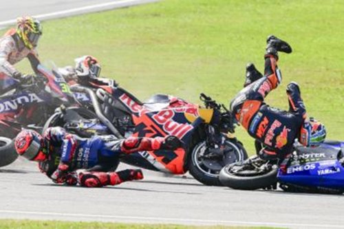 kisah-penyiar-resmi-motogp-yang-tangisnya-pecah-saat-lihat-jack-miller-berjalan-kembali-usai-kecelakaan-fatal-di-motogp-malaysia-2024