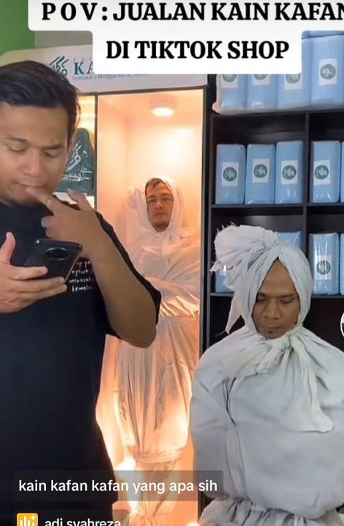 Viral Penjual Kain Kafan di TikTok, Netizen: Bahannya Panas Gak Bang?