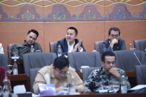 DPR Minta Pemerintah Sikat Semua Sindikat Pinjol dan Judol
