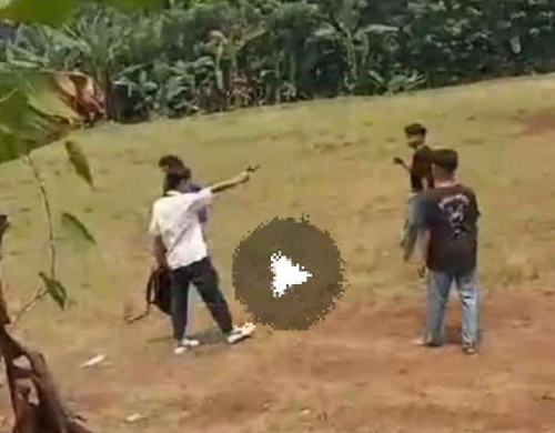 Viral Pelajar Duel Ala Gladiator Pakai Pistol di Pandeglang