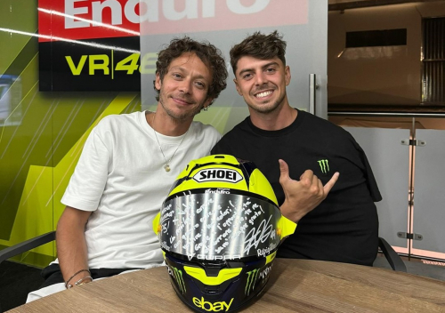 7 Fans Berat Valentino Rossi yang Diam-Diam Menusuk dari Belakang, Nomor 1 Bikin Gagal Juara Dunia