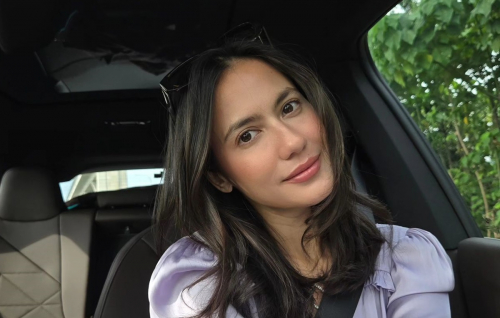 Pevita Pearce Unggah Momen Spesial di Dalam Mobil, Lagu yang Diputar Bikin Salfok