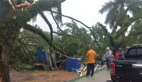 Diterjang Angin Kencang, 56 Rumah di Lebak Rusak Parah