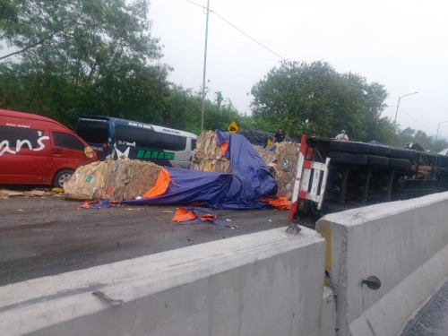 10 Mobil Kecelakaan Beruntun di Tol Cipularang, Begini Kronologinya