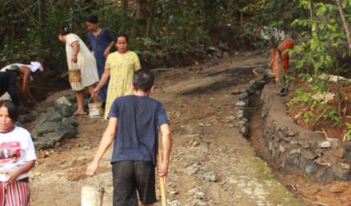 Dengar Aspirasi Warga, Tim Cabup Lebak Hasbi-Amir Perbaiki Jalan Rusak