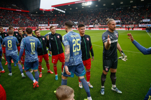 Reaksi Pelatih FC Twente Usai Mees Hilgers Dkk Ditahan Ajax Amsterdam 2-2