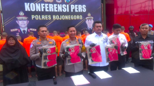 Asyik Main Judi Online di Warung, 20 Orang Ditangkap