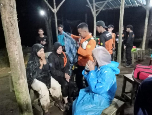 Dilaporkan Hilang, 5 Pelajar Pendaki Gunung Salak Ditemukan Selamat