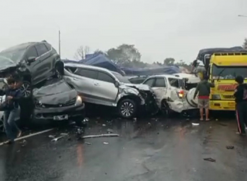 Imbas Tabrakan Beruntun di Tol Purbaleunyi, Lalin Arah Jakarta Lumpuh