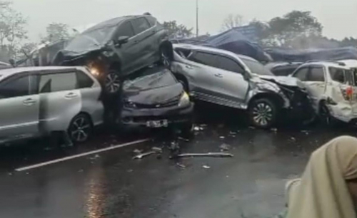 Detik-Detik Kecelakaan Beruntun Tol Purbaleunyi, Truk Hantam Mobil hingga Hancur Bertumpuk