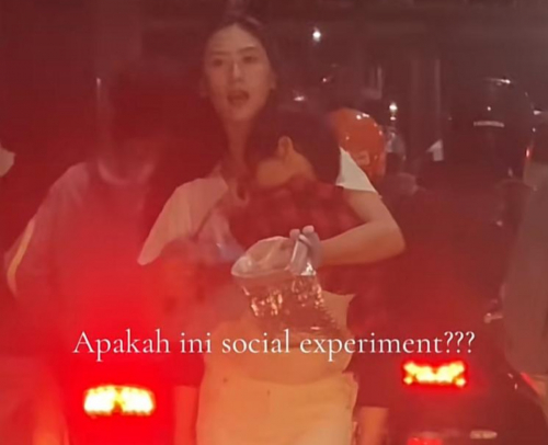 Viral Pengamen Cantik Bak Model Ngamen Sambil Gendong Anak, Netizen: Spek Anya Geraldine!
