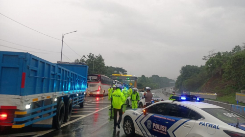 Polisi Lanjutkan Olah TKP Kecelakaan Beruntun di Tol Cipularang, Lalin Dialihkan Sementara