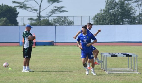 persib-bandung-kembali-berlatih-david-da-silva-absen-karena-keracunan