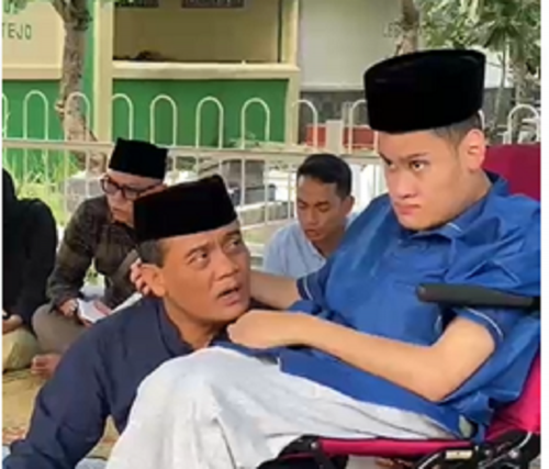 Ziarah Bareng Anak, Ahmad Luthfi Ingat Pesan Istri Soal Jaga Kepercayaan