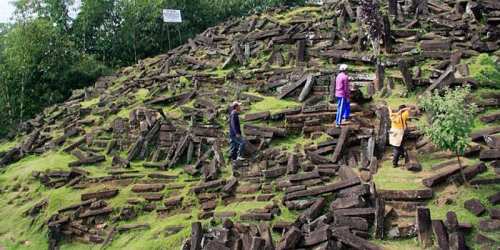 Arkeolog Klaim Piramida Berusia 25.000 Tahun di Gunung Padang Bukan Buatan Manusia