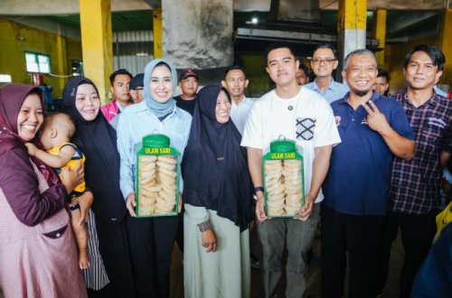 Bersama Astrid Widayani, Kaesang Sambangi Basis Wilayah Teguh Prakosa