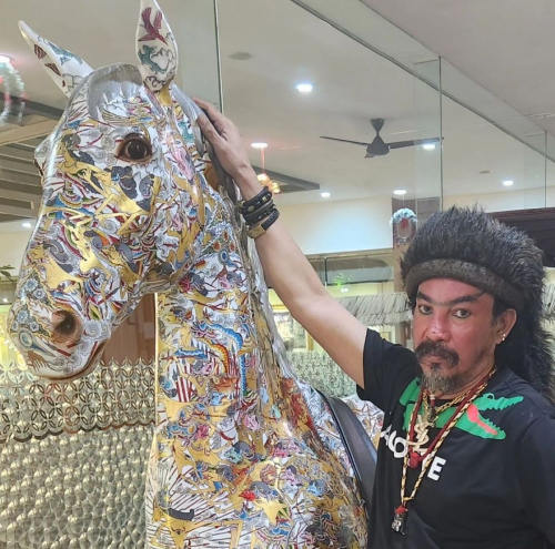 Jauh dari Kesan Seram, Begini Potret Sisi Lain Limbad yang Ternyata Humoris