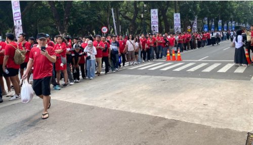 Jelang Laga Timnas Indonesia Vs Jepang, Antrean Masuk Stadion Mengular Siang Ini