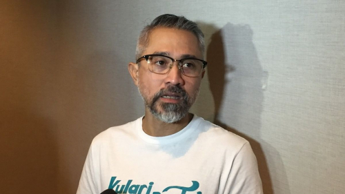 Dukung Timnas Indonesia, Lukman Sardi Ajak Ketiga Anaknya Nonton di GBK