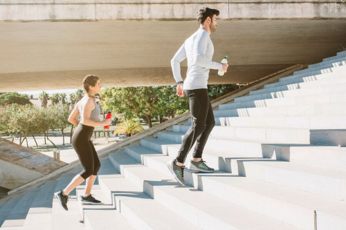 Naik dan Turun Tangga Efektif Turunkan Berat Badan?