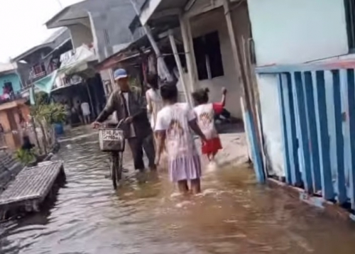 Banjir Rob Genang Permukiman di Jakarta Utara Hingga 40 Cm