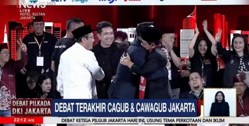 momen-3-paslon-berpelukan-usai-debat-terakhir-pilkada-jakarta