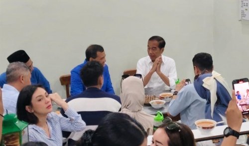 pilgub-jateng-2024-ahmad-luthfi-taj-yasin-kampanye-di-solo-dan-makan-soto-bareng-jokowi