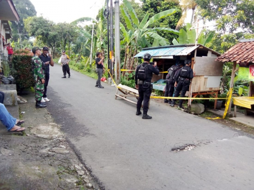 Warga Bogor Dihebohkan Temuan Granat Tangan, Disimpan di Pos Kamling