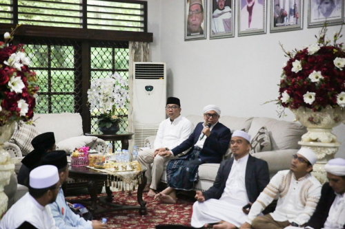 Ulama Se-Jabar dan Jakarta Kumpul di Kediaman Habib Luthfi, Doakan Ridwan Kamil Jadi Gubernur