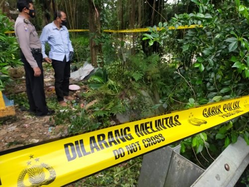 Gempar! Sesosok Pria Ditemukan Tewas Mengenaskan Dekat Pintu Tol Pinang Tangerang