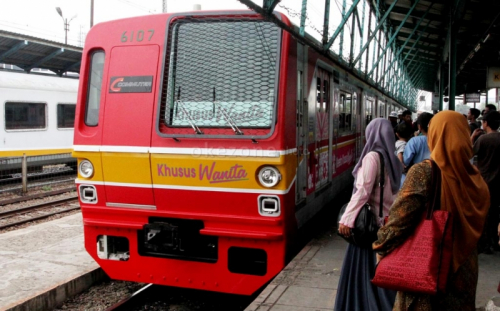 gegara-tiang-listrik-miring-perjalanan-krl-bekasi-cikarang-hanya-sampai-stasiun-cakung