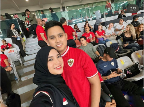 3 Potret Cantik Chacha Fredericha saat Dukung Langsung Timnas Indonesia vs Arab Saudi