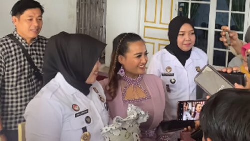 Lina Mukherjee Tampil Nyentrik Usai Bebas dari Penjara