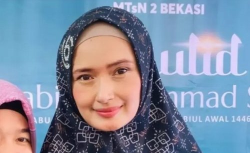 hijrah-mega-aulia-putri-menangis-minta-foto-lama-tanpa-hijab-tak-disebar