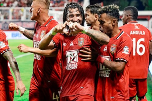 hasil-malut-united-vs-persis-solo-di-liga-1-2024-2025-yakob-sayuri-cs-menang-3-0-perdana-tampil-di-stadion-gelora-kie-raha