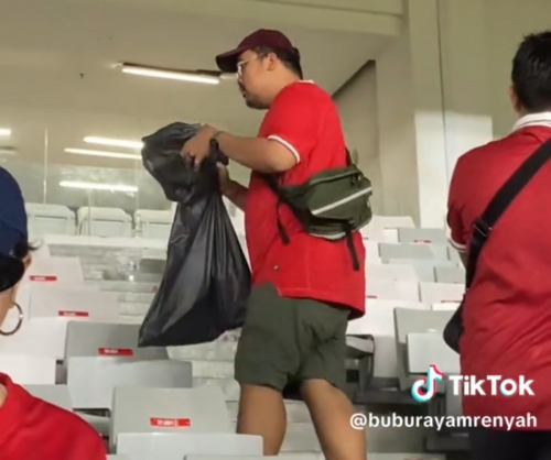 Momen Suporter Garuda Bebersih GBK Usai Pertandingan Indonesia Vs Arab Saudi, Terinspirasi Penonton Jepang