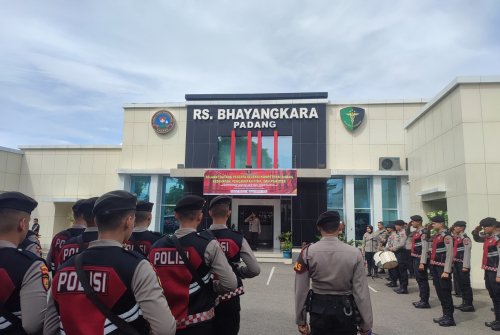 jenazah-akp-ryanto-ulil-anshar-yang-tewas-ditembak-kabag-ops-diterbangkan-ke-makassar