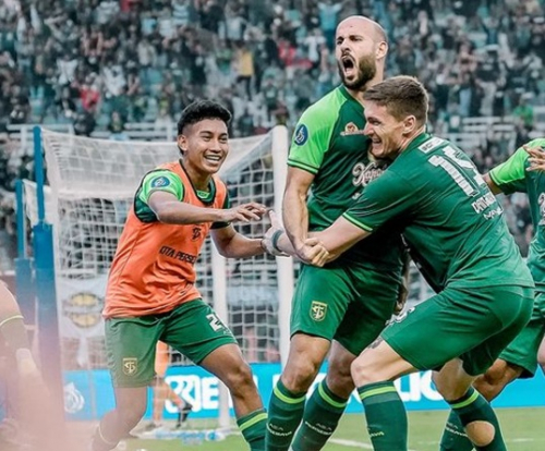 hasil-persebaya-surabaya-vs-persija-jakarta-di-liga-1-2024-2025-epic-comeback-bajul-ijo-menang-2-1