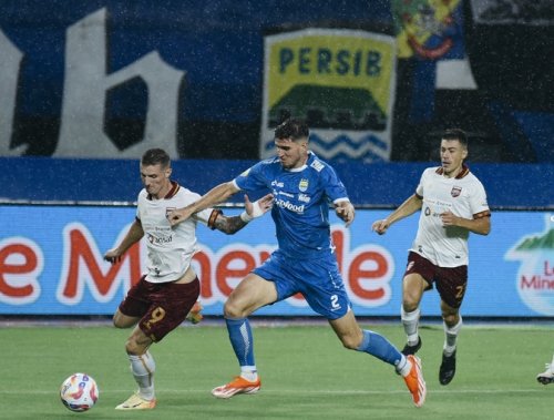 hasil-persib-bandung-vs-borneo-fc-di-liga-1-2024-2025-menang-1-0-maung-bandung-geser-pesut-etam-dari-peringkat-2