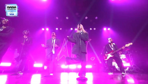 5 Potret Rose BLACKPINK dan Bruno Mars Debut Bawakan Lagu APT di MAMA Awards 2024