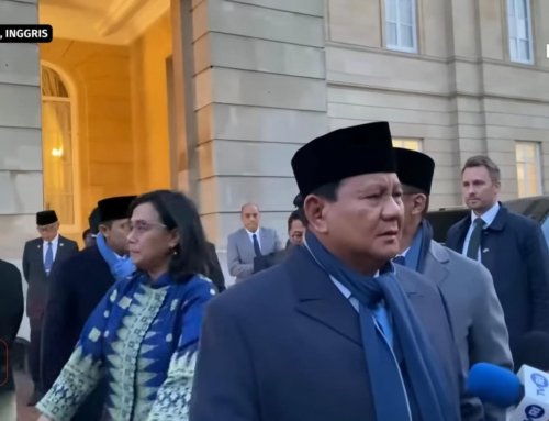 momen-prabowo-berikan-mantel-ke-sri-mulyani-karena-kedinginan