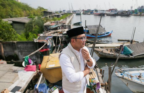 Dikerubungi Emak-Emak, Gendong Warga, Dolan Gang Sempit: Catatan Blusukan Ridwan Kamil di Jakarta