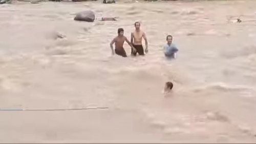 sedang-mandi-5-anak-di-bogor-sempat-terjebak-luapan-air-sungai-cidurian